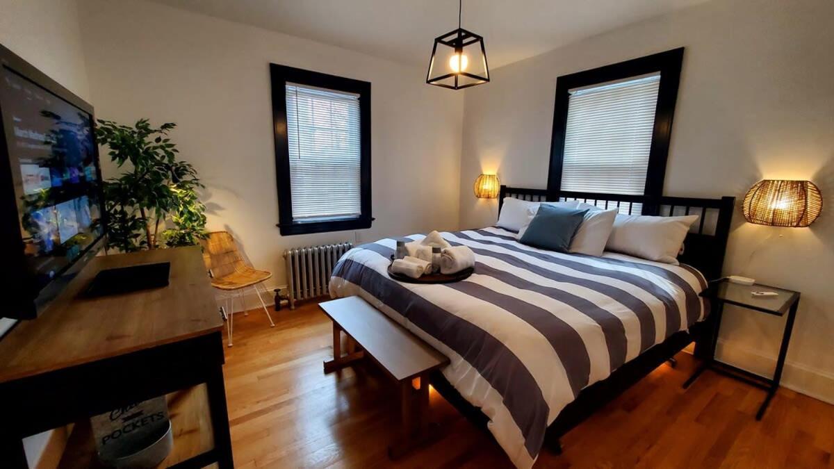 The Blue Sapphire 2Br 2 King Beds & Ample Backyard Apartment Bridgeport Exterior photo